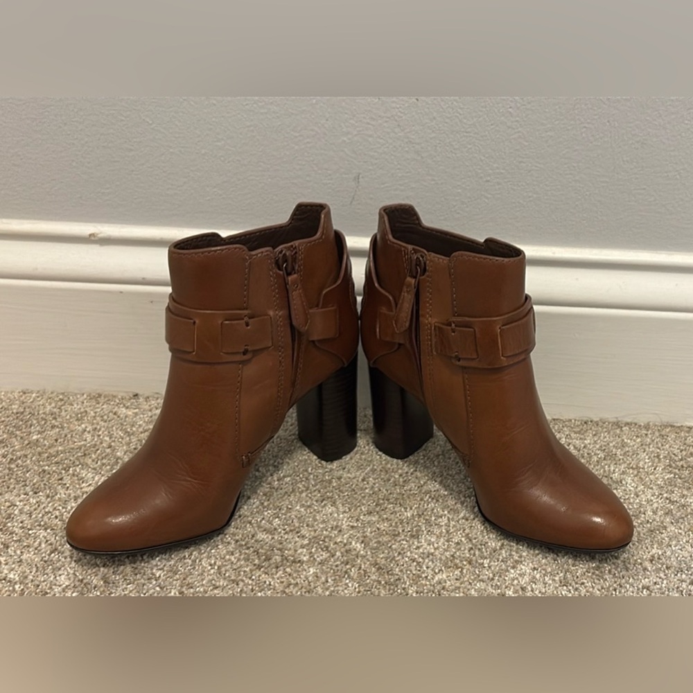 Beautiful Tory Burch Cognac Colton leather booties. Size 5.